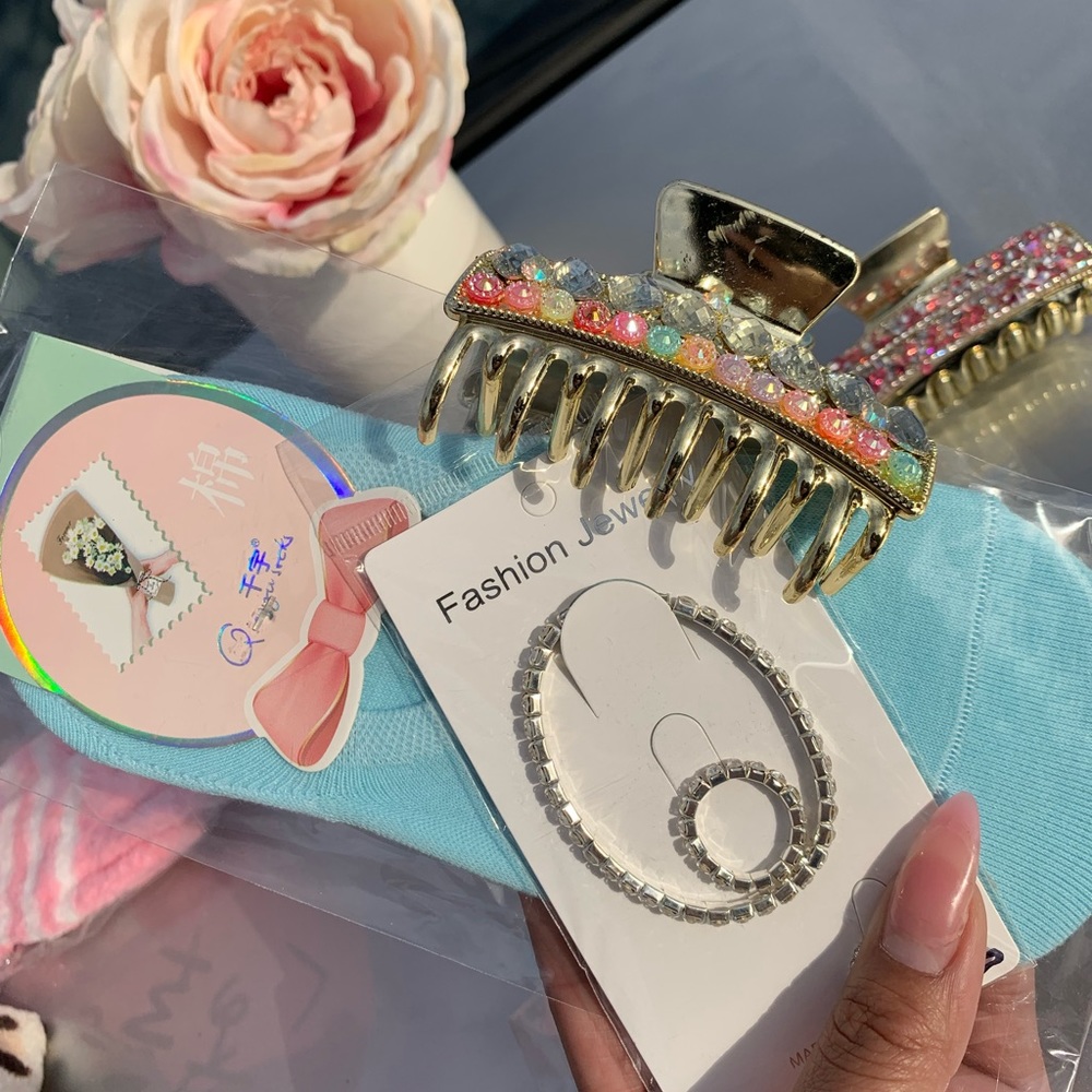 A pair of office Sox, bracelet and ring with a hair clip makes a perfectgift! $9